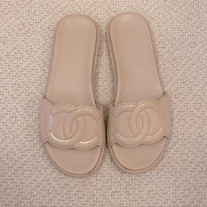 Chanel interlock sandal 37